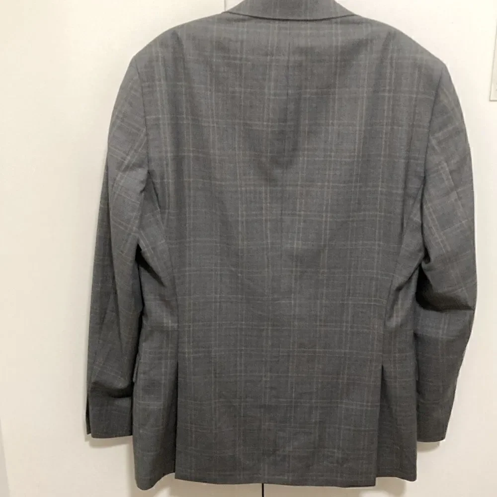 Hart Schaffner Marx Grey Plaid Sport Jacket Super 130’s. Size 42 L.